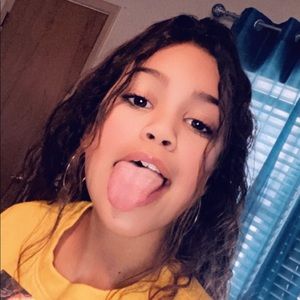 Meet your Posher, Linzi